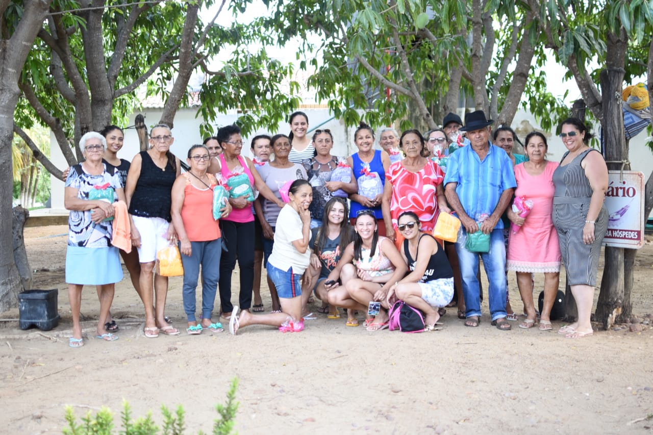Leia mais sobre o artigo Grupo Melhor Idade do CRAS de Mato Grosso participa de passeio em chácara