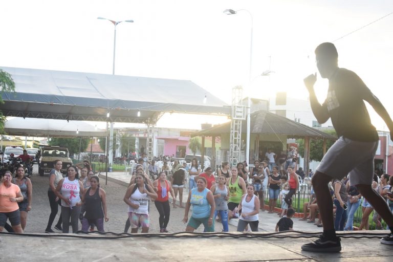 Leia mais sobre o artigo Com Zumba, grupo ‘Divas Ativas’ leva alegria à Praça José João de Lima